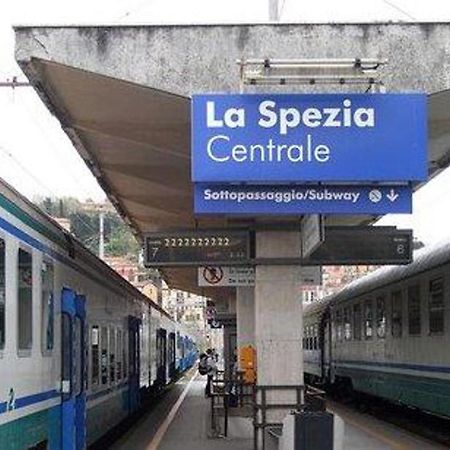 Ferienwohnung Casa Vacanze Buddy La Tua Base Per Visitare Il Mare Delle Cinque Terre La Spezia Exterior foto